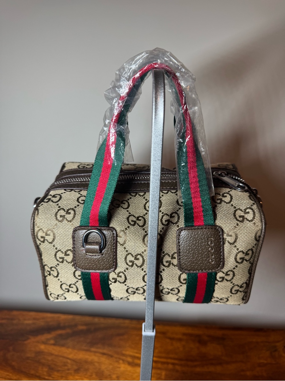 Mini Bag with Green-Red Straps; No Brand - Picture 4 of 11